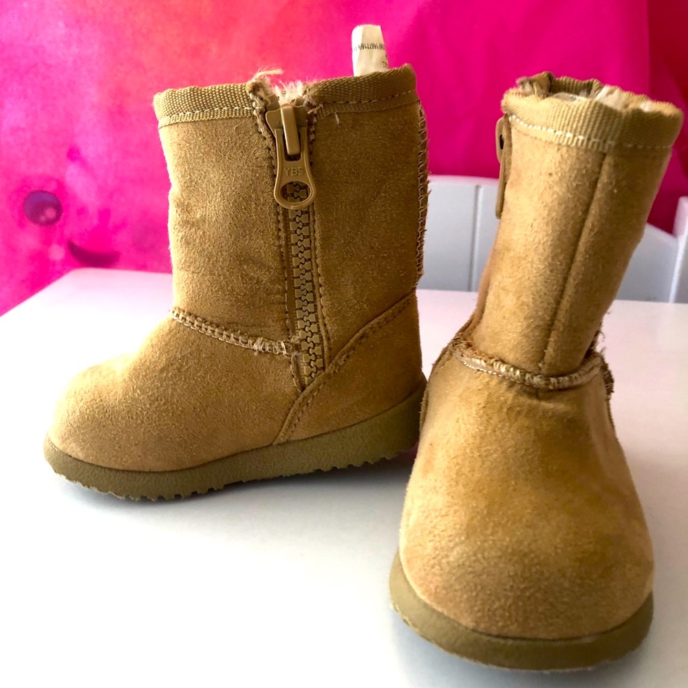 Toddler tan faux fur boots